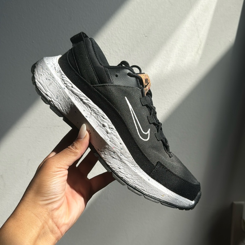 Women’s Black Nike sneaker